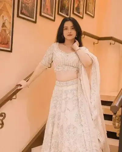 Escort Khajni